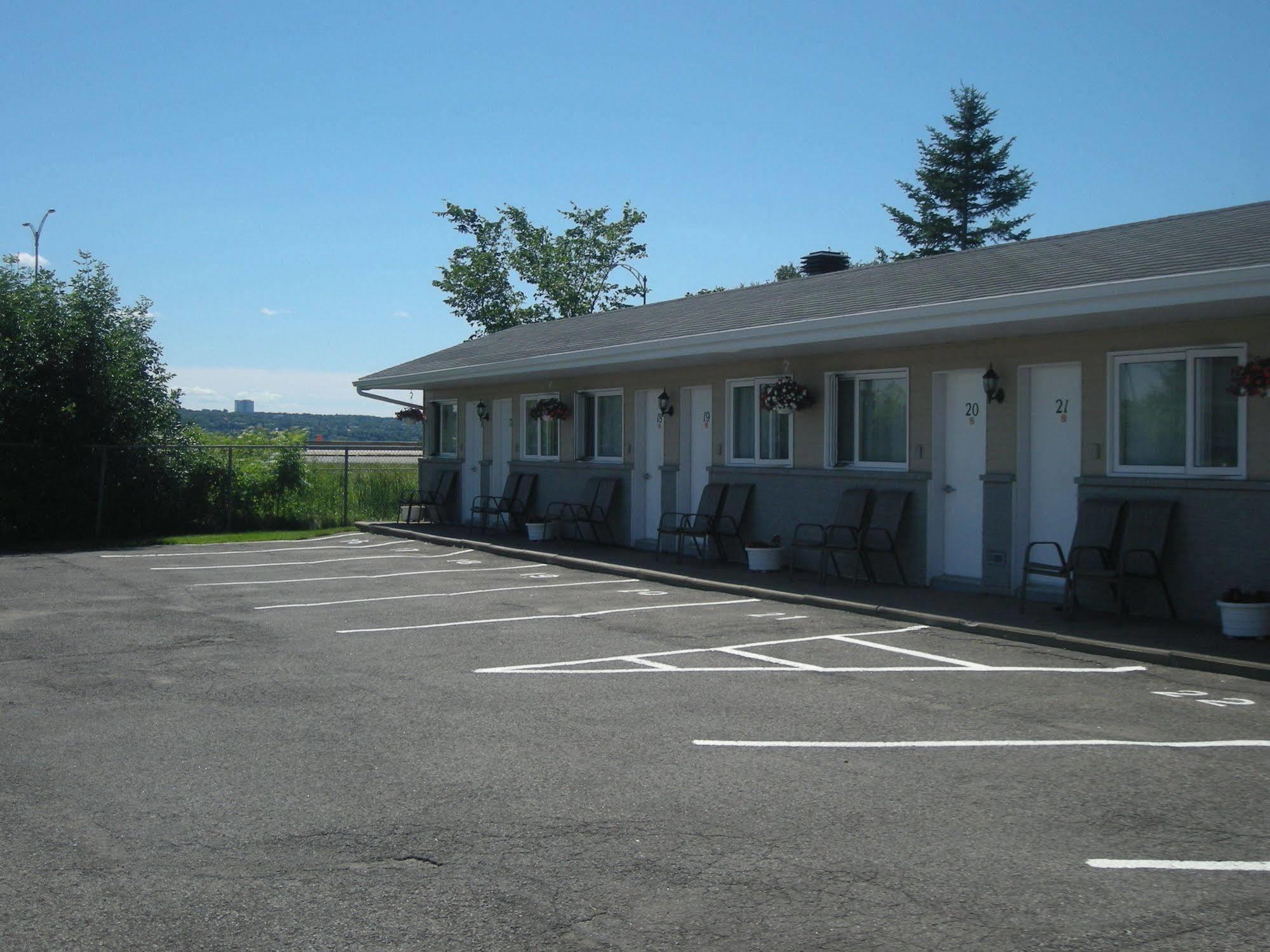 Motel Chevalier Québec Exterior foto